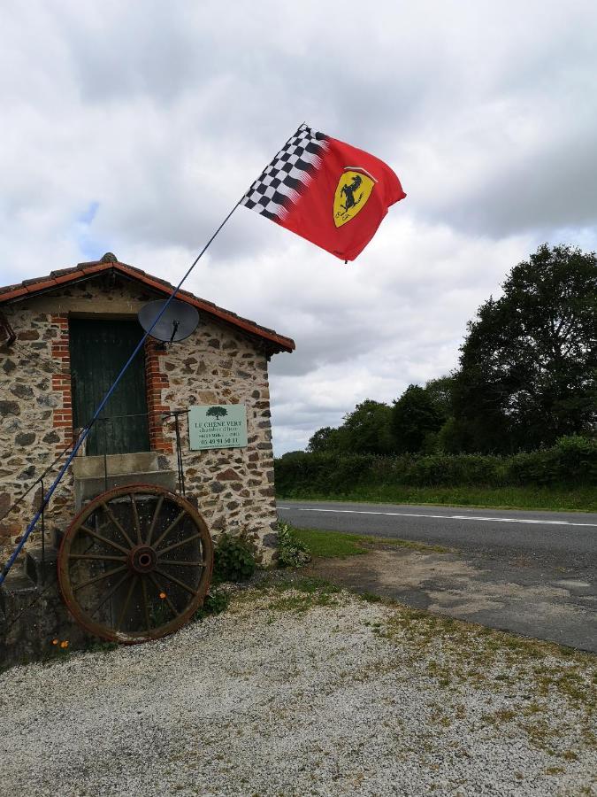 Le Chene Vert Millac  Bagian luar foto